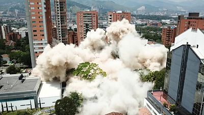 شاهد: لحظات تفجير منزل تاجر المخدرات بابلو إسكوبار في كولومبيا 