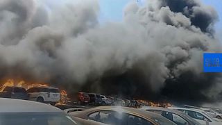 آتش‌سوزی در حاشیه نمایشگاه هوایی در هند؛ صدها خودرو طعمه حریق شدند