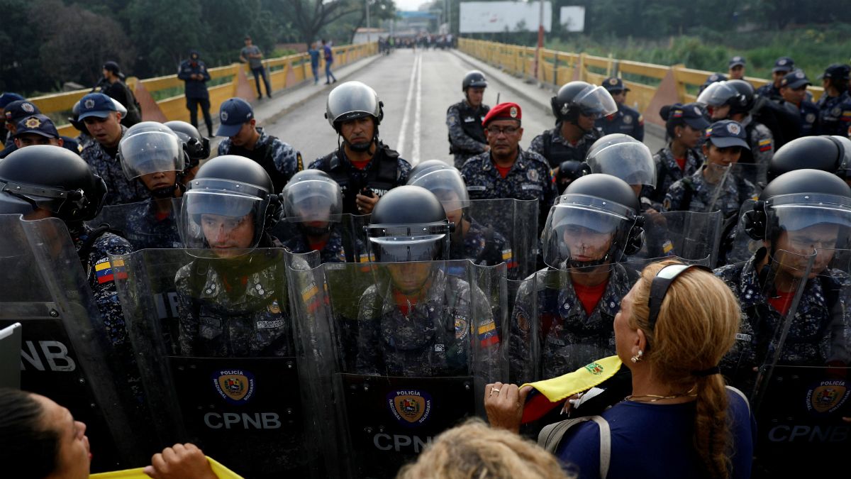 چهار نظامی ونزوئلا به کلمبیا گریختند