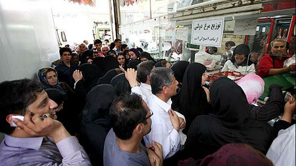 رقابت گوشت و سیگار در گرانی؛ ۴ توزیعکننده گوشت منجمد بازداشت شدند رقابت گوشت و سیگار در گرانی؛ ۴ توزیعکننده گوشت منجمد بازداشت شدند