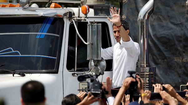Venezuela: represse nel sangue le proteste per gli aiuti Venezuela: represse nel sangue le proteste per gli aiuti