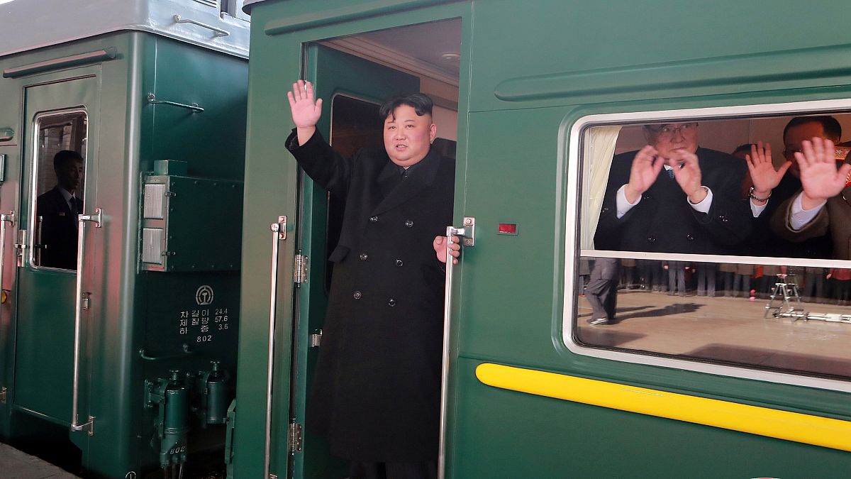 Kim Jong-Un a caminho da cimeira do Vietname