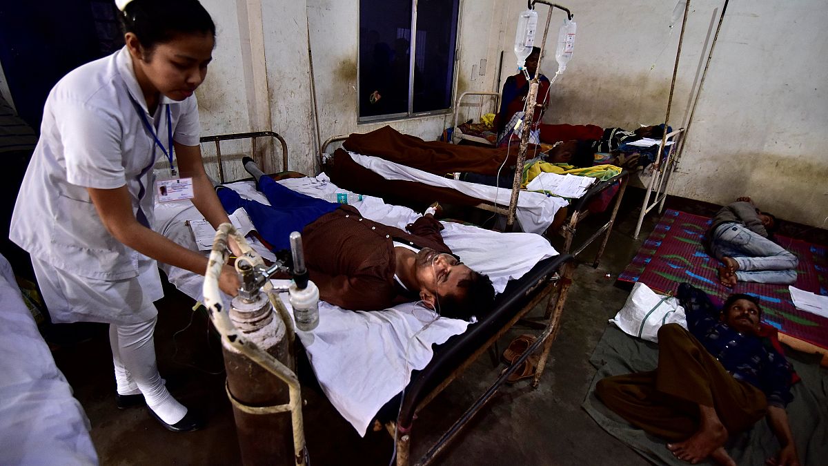 150 νεκροί από νοθευμένο αλκοόλ στην Ινδία