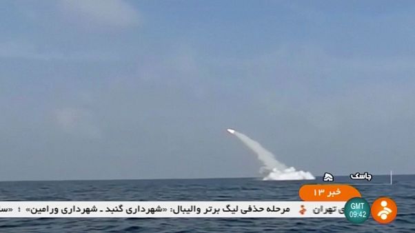 Irão testa míssil de cruzeiro lançado de submarino Irão testa míssil de cruzeiro lançado de submarino
