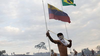 Harc a segélyszállítmányokért Venezuela határán 