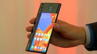 Huawei katlanabilir 5G akıllı telefonu Mate X'i tanıttı