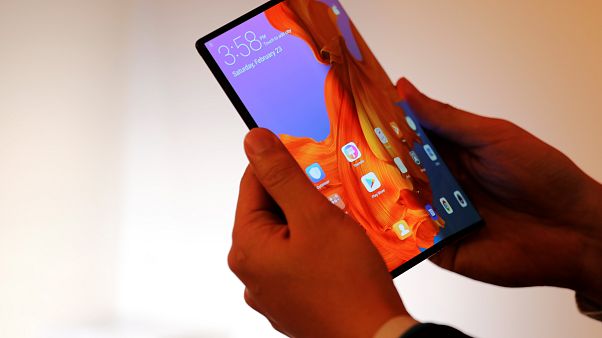 هواوي مايت X خلال تقديمه في برشلونة اليوم هواوي مايت X خلال تقديمه في برشلونة اليوم