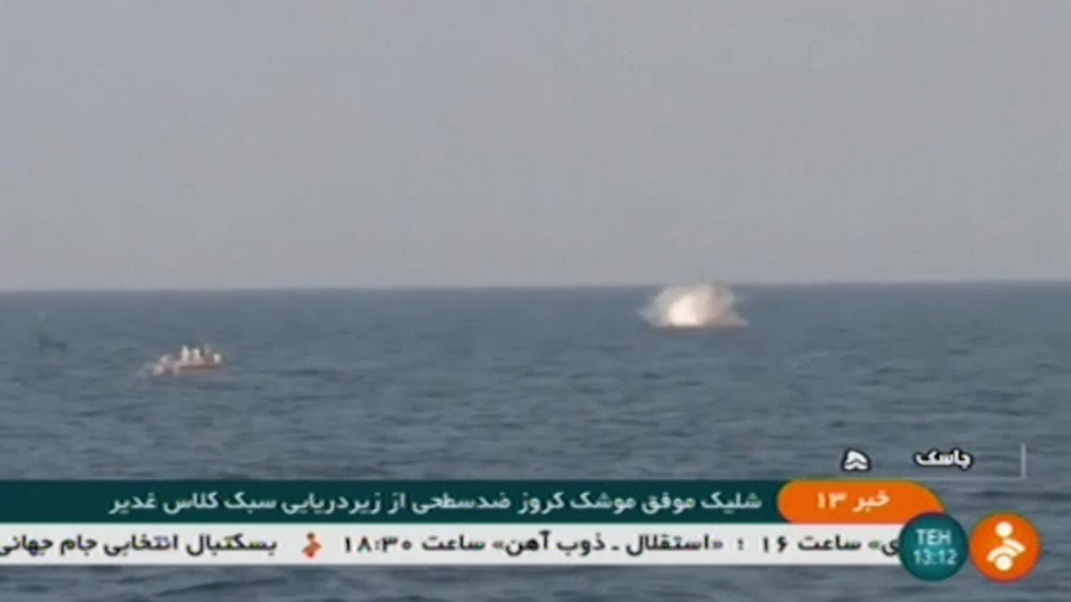 Sikeresen tesztelt tengeralattjáróról indítható rakétát Irán 