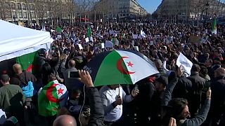 مئات الجزائريين يتظاهرون في باريس ضد ترشح بوتفليقة لولاية خامسة
