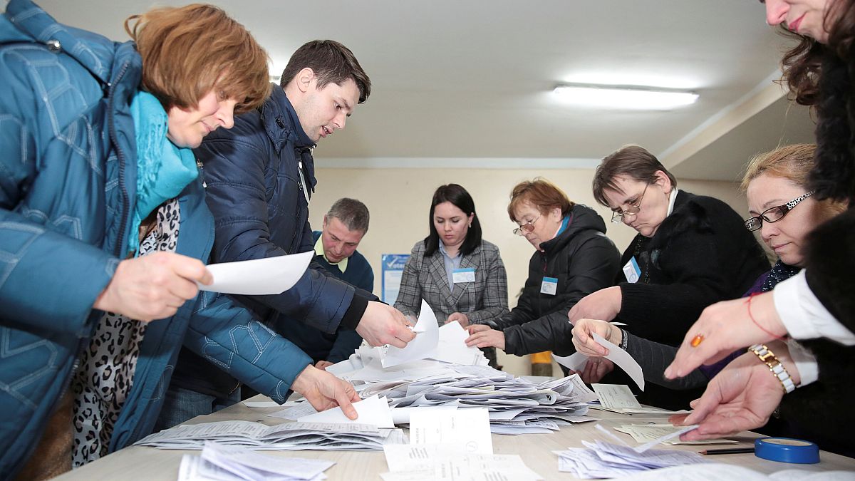 Выборы в Молдавии: парламент разрывается между ЕС и Россией