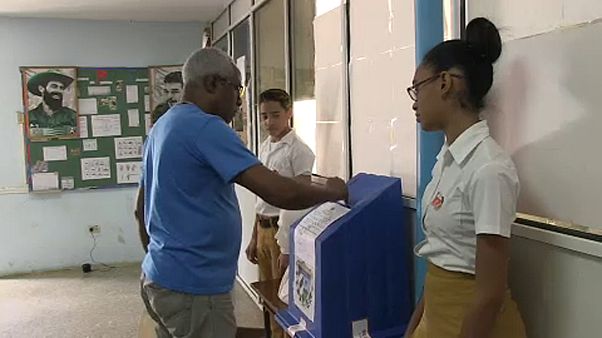 Los cubanos dicen "Sí" o "No" a la nueva Constitución Los cubanos dicen "Sí" o "No" a la nueva Constitución