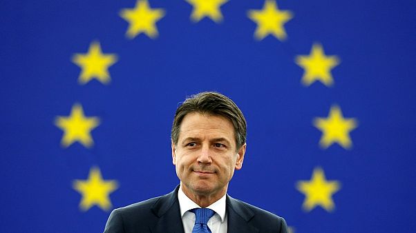 Μέι και Κόντε έπαιξαν μπιλιάρδο Μέι και Κόντε έπαιξαν μπιλιάρδο