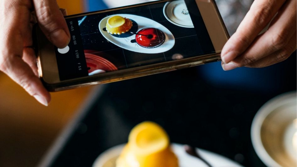 Food sharing app and  intelligent carbon footprint trackers