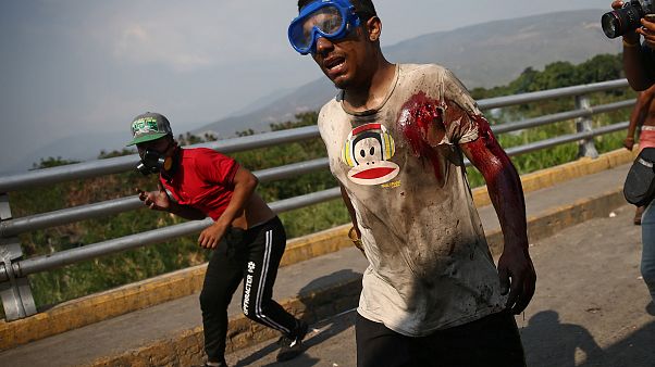 Confrontos na fronteira Venezuela-Colômbia agravam-se Confrontos na fronteira Venezuela-Colômbia agravam-se
