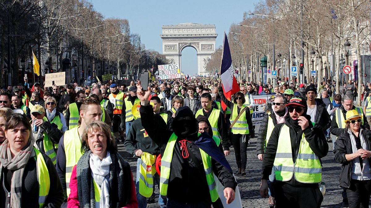 مسؤولة أوروبية تنتقد فرنسا بسبب أزمة السترات الصفراء