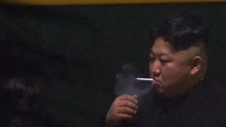 Kuzey Kore lideri Kim Jong 'un'un sigara keyfi