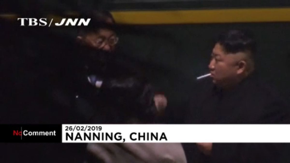 ویدئو؛ استراحت کیم‌ جونگ ‌اون حین توقف قطار در مسیر نشست ویتنام