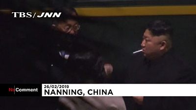 Zigarettenpause für Nordkoreas Machthaber Kim Jong Un