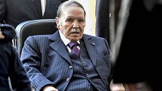 Cezayir'i 20 yıldır yöneten Buteflika bir kez daha resmen aday oldu: Protestolar sürüyor