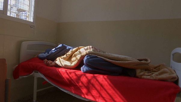 مدمن في احدى مصحات غزة لعلاج الإدمان مدمن في احدى مصحات غزة لعلاج الإدمان