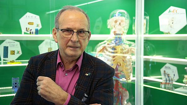 "75.000 personnes portent nos implants rachidiens imprimés en 3D" "75.000 personnes portent nos implants rachidiens imprimés en 3D"