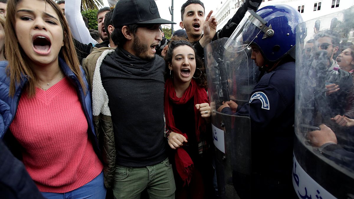 Algerien: Studentenproteste gegen erneute Kandidatur Bouteflikas (81)