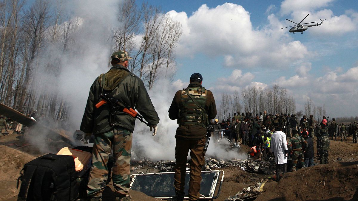 Kaschmir-Konflikt: Indien und Pakistan sperren Luftraum