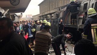 عشرات القتلى والمصابين جراء حريق ضخم في محطة رمسيس في القاهرة