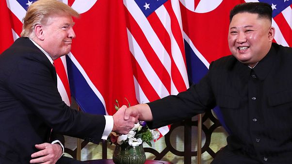 Trump-Kim Jong-un: stretta di mano ad Hanoi, via al secondo vertice Trump-Kim Jong-un: stretta di mano ad Hanoi, via al secondo vertice