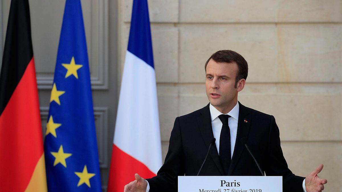 Macron: Halasztásról lehet szó a brexittel kapcsolatban
