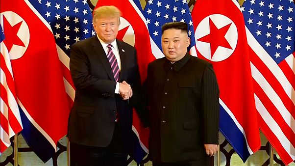 Trump elogia primeiro dia de cimeira com Kim Jong-Un Trump elogia primeiro dia de cimeira com Kim Jong-Un