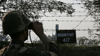 باكستان تغلق مجالها الجوي والهند تبني ملاجئ على الحدود والأمم المتحدة تدعو لضبط النفس