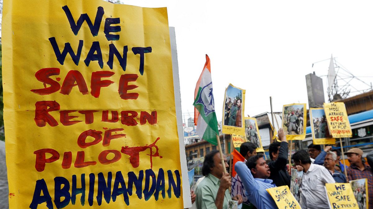 تظاهرات در هند برای بازگرداندن خلبان اسیر در پاکستان