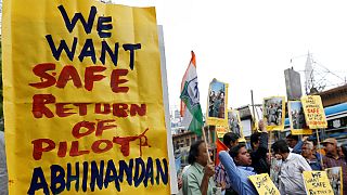 تظاهرات در هند برای بازگرداندن خلبان اسیر در پاکستان