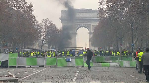 Gilet gialli: proteste impattano sulla crescita economica Gilet gialli: proteste impattano sulla crescita economica