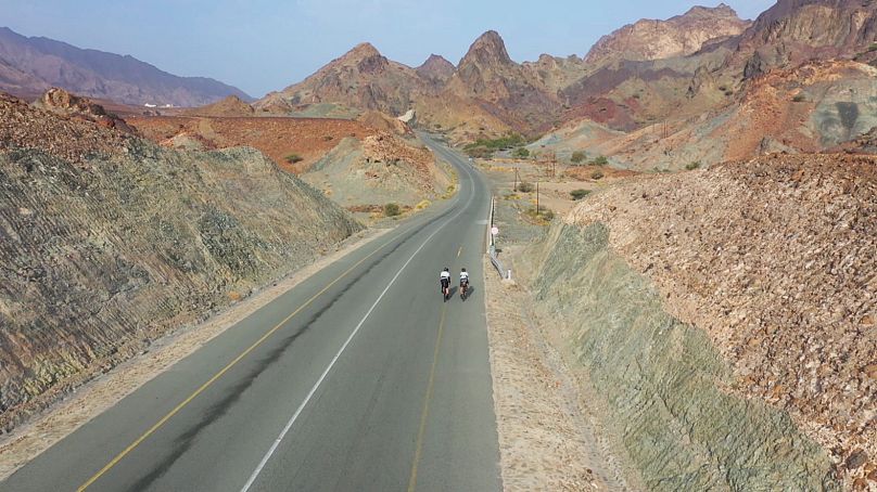 Mockingbird klasselærer Gurgle Turbo women: cyclists show their endurance in BikingMan Oman | Euronews