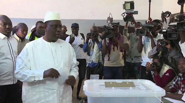 Senegal'de cumhurbaşkanlığı seçimlerini oyların yüzde 58,27'sini alan Macky Sall kazandı Senegal'de cumhurbaşkanlığı seçimlerini oyların yüzde 58,27'sini alan Macky Sall kazandı