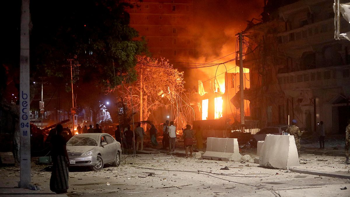 Al Shabaab ataca hotel no centro de Mogadíscio