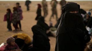 Mulheres de militantes do Daesh querem regressar às origens