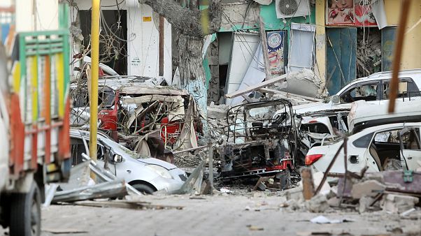 Somali'de 30'a yakın kişinin öldüğü saldırı sonrasında sıcak çatışma Somali'de 30'a yakın kişinin öldüğü saldırı sonrasında sıcak çatışma