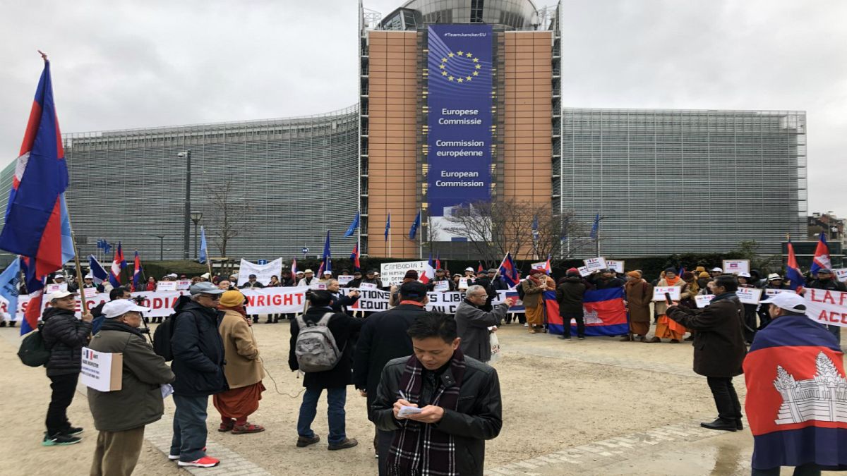 بروكسل: اعتصامٌ للكمبوديين أمام المفوضية الأوروبية لفرض عقوبات على نظام بنوم بنه
