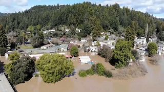 شاهد: انحسار المياه تدريجيا بعد فيضانات كاليفورنيا