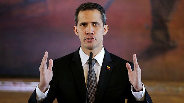 خوان غوايدو خلال المؤتمر الصحفي المشترك مع رئيس باراغواي ماريو عبده بينيتيز خوان غوايدو خلال المؤتمر الصحفي المشترك مع رئيس باراغواي ماريو عبده بينيتيز