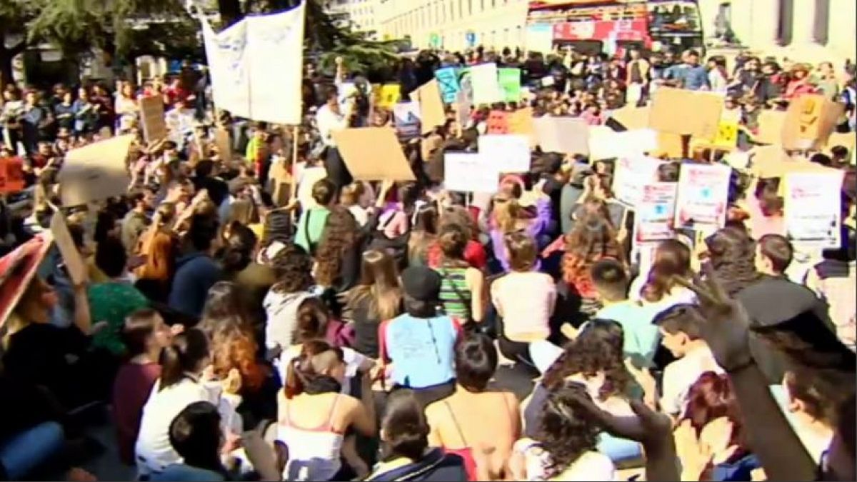 Estudiantes españoles se unen al movimiento contra el cambio climático