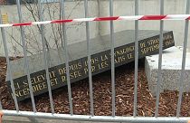 La stèle de l'ancienne synagogue de Strasbourg vandalisée