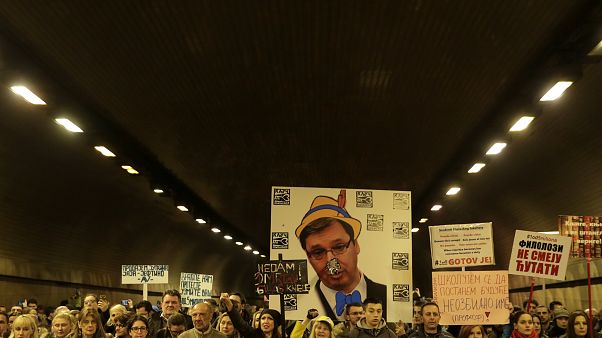 Serbia, 13 sabati di protesta contro il presidente Vučić Serbia, 13 sabati di protesta contro il presidente Vučić