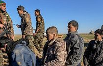 مردان و پسرانی که به اتهام عضویت در داعش دستگیر شده‌اند