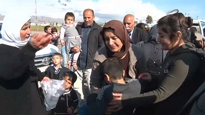 شاهد: نساء وأطفال أيزيدون يعودون للعراق بعد الأسر لسنوات لدى داعش