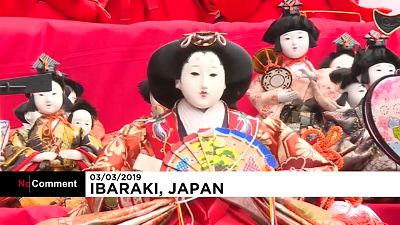 Hagyományos viseletű babák fesztiválja Japánban
