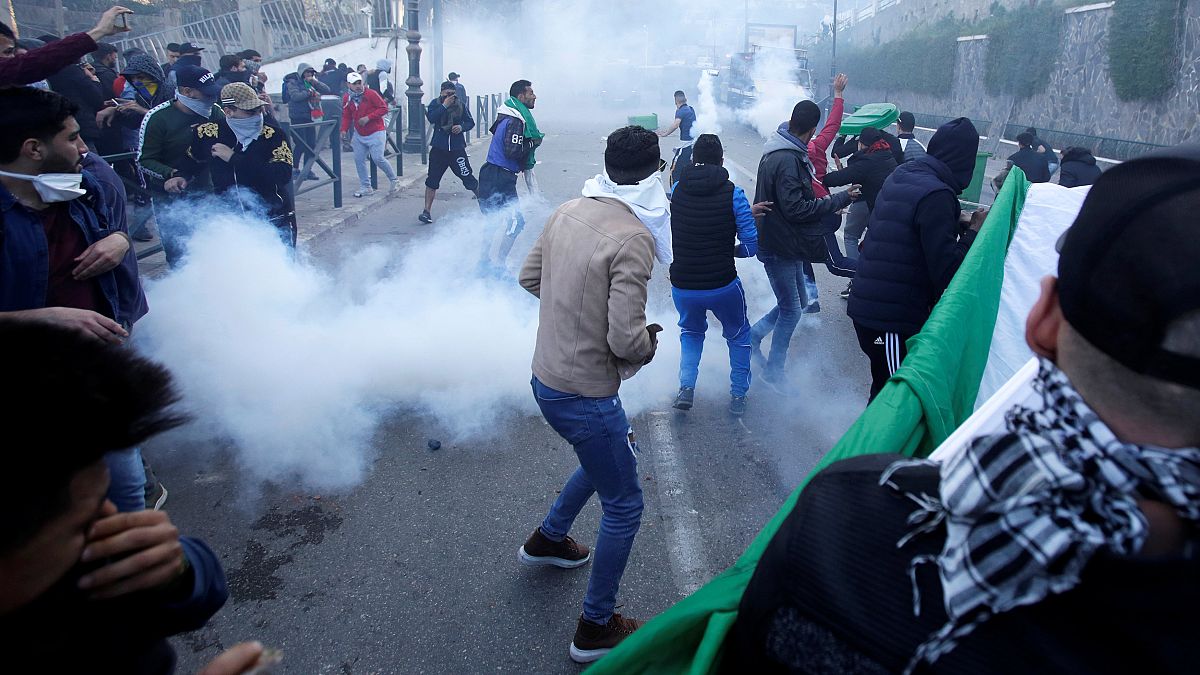 One dead as protesting Algerians call on Bouteflika to step down